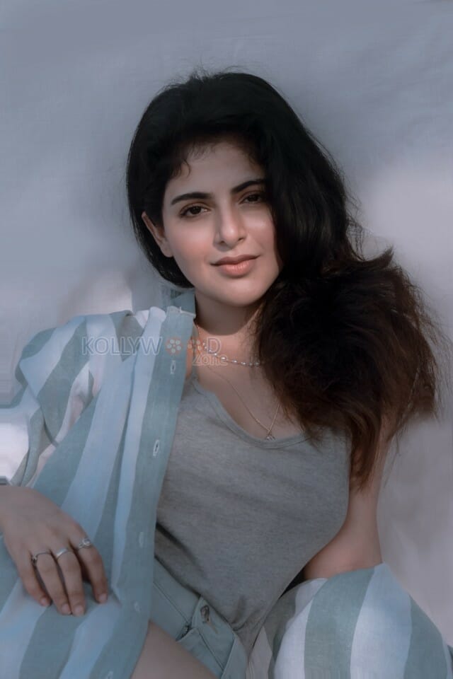 Tamil Actress Iswarya Menon New Photoshoot Pictures