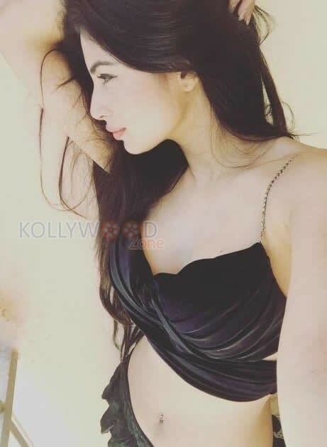 Tv Actress Mouni Roy Sexy Pictures