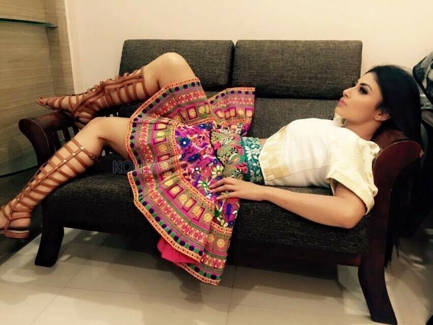 Tv Actress Mouni Roy Sexy Pictures