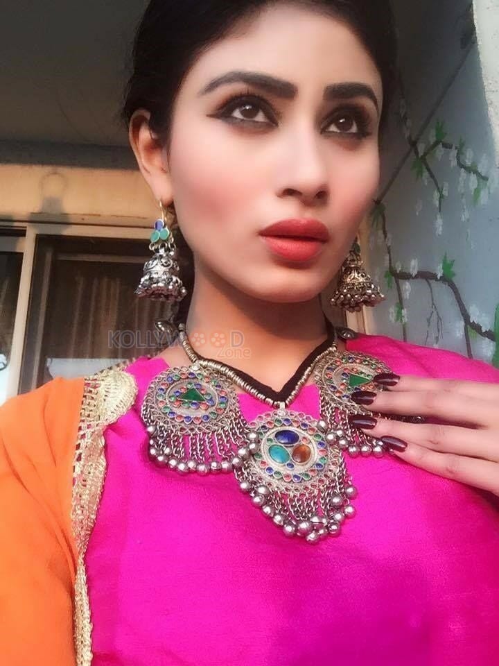Tv Actress Mouni Roy Unseen Photos