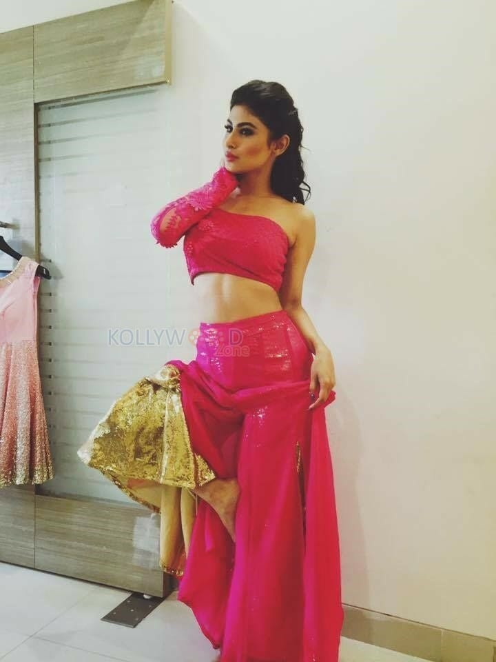 Tv Actress Mouni Roy Unseen Photos
