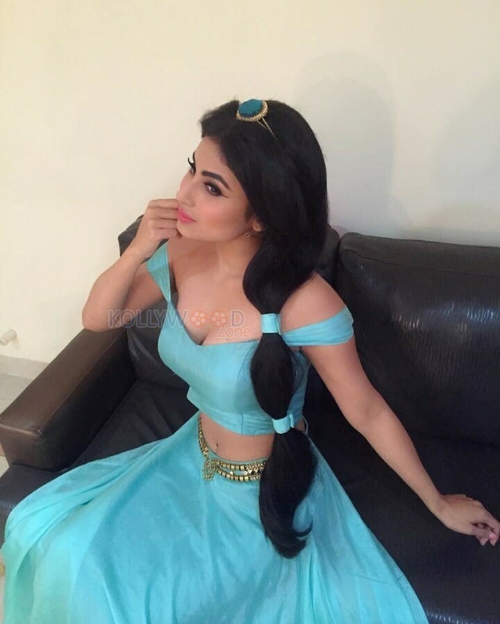 Tv Actress Mouni Roy Unseen Photos