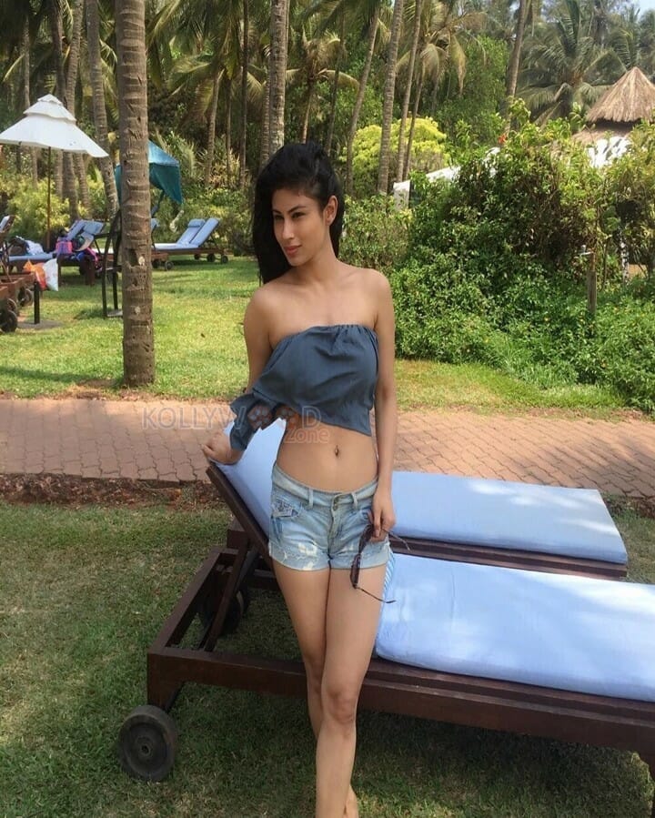 Tv Actress Mouni Roy Unseen Photos