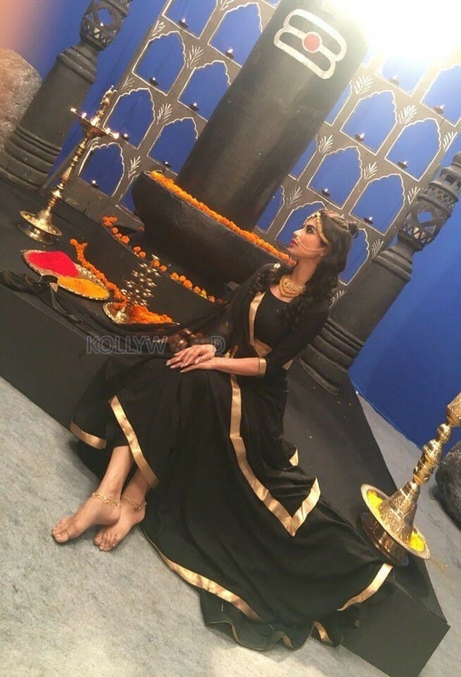 Tv Actress Mouni Roy Unseen Photos