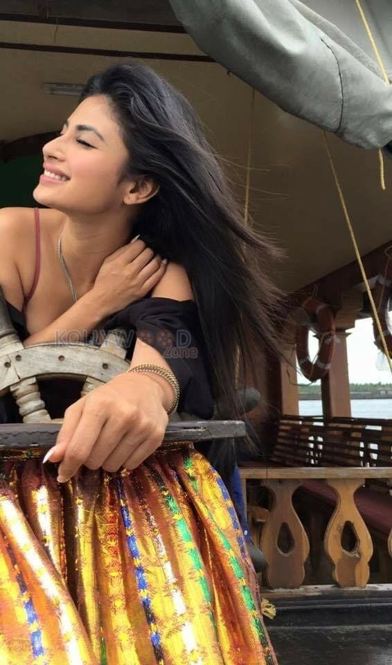Tv Actress Mouni Roy Unseen Photos