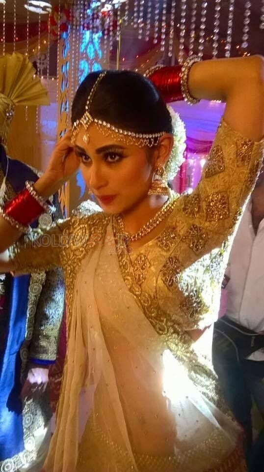 Tv Actress Mouni Roy Unseen Photos