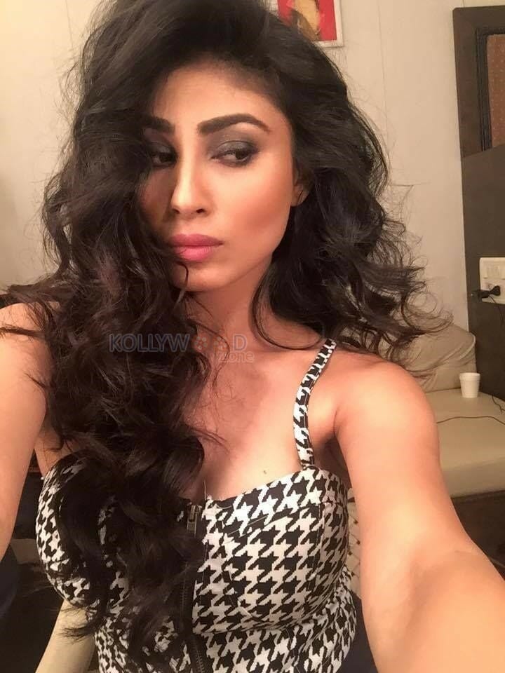 Tv Actress Mouni Roy Unseen Photos