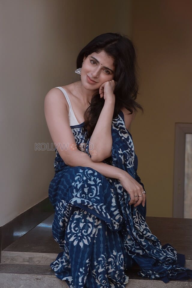 Vezham Movie Heroine Iswarya Menon Photos