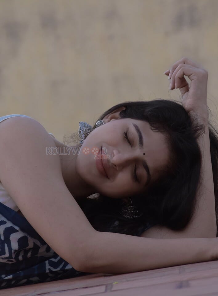 Vezham Movie Heroine Iswarya Menon Photos