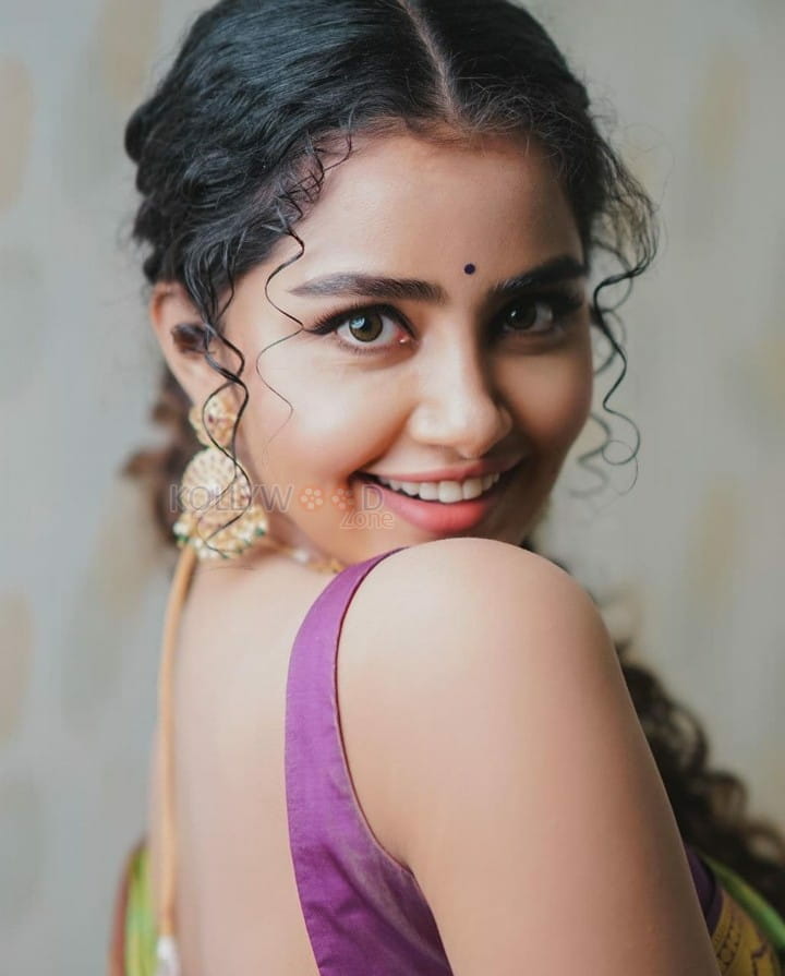 Pages Heroine Anupama Parameswaran Cute Pictures