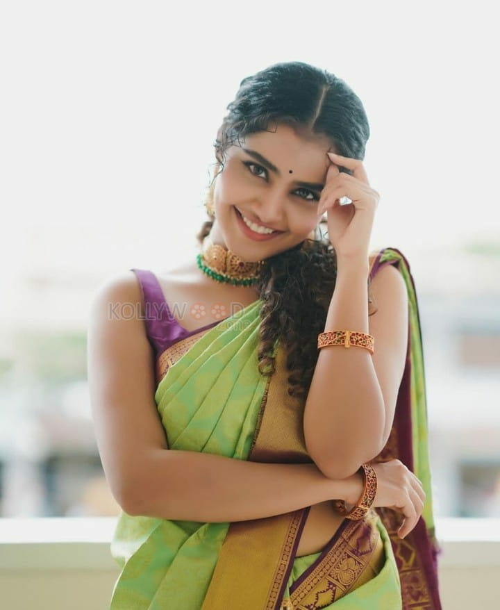 Pages Heroine Anupama Parameswaran Cute Pictures