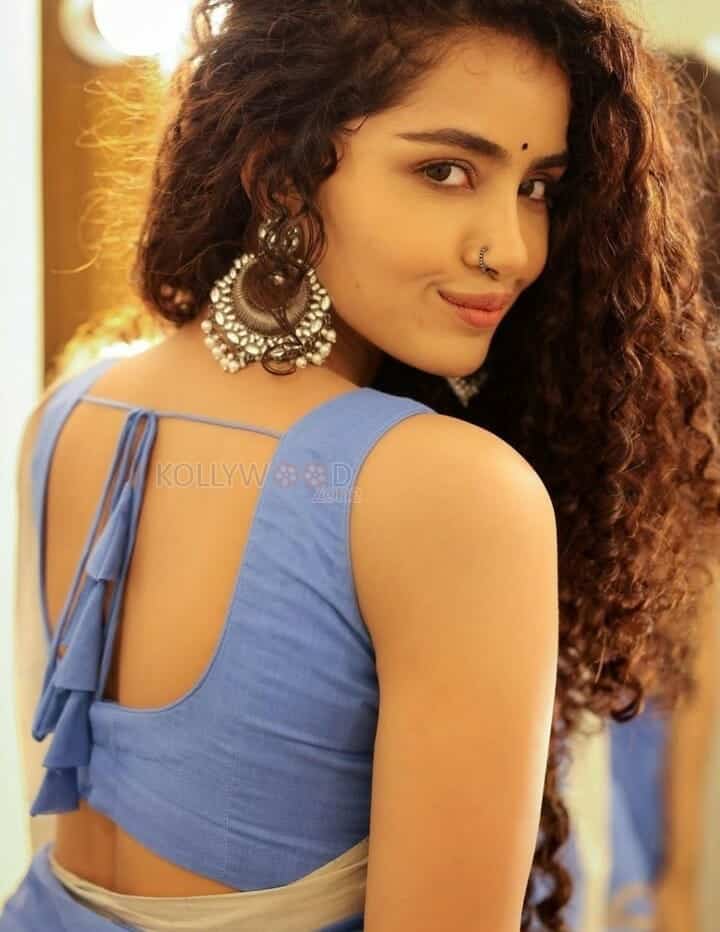 18 Pages Heroine Anupama Parameswaran Sexy Pictures 08