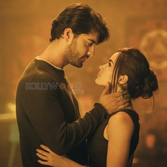 99 Songs Movie Review