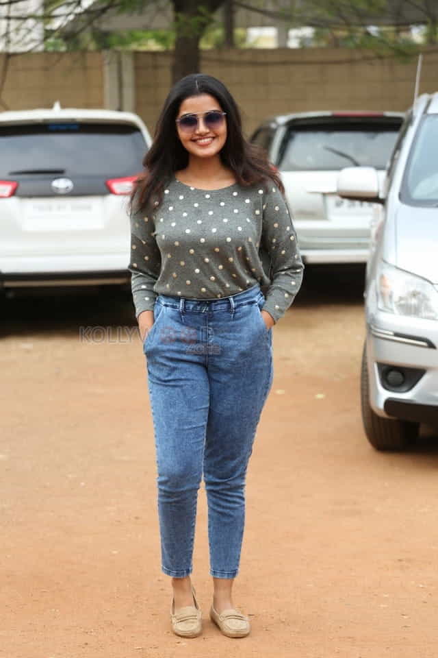 Actress Anupama Parameshwaran At Sai Dharam Tej On Location Photos