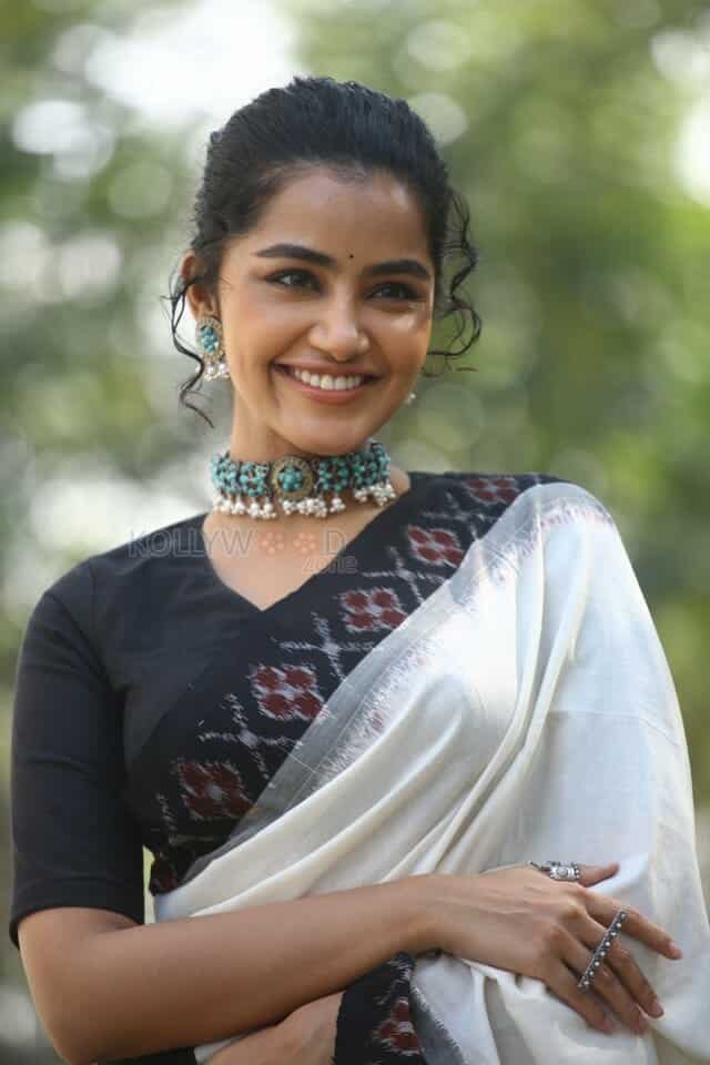 Actress Anupama Parameswaran at 18 Pages Movie Interview Pictures 06