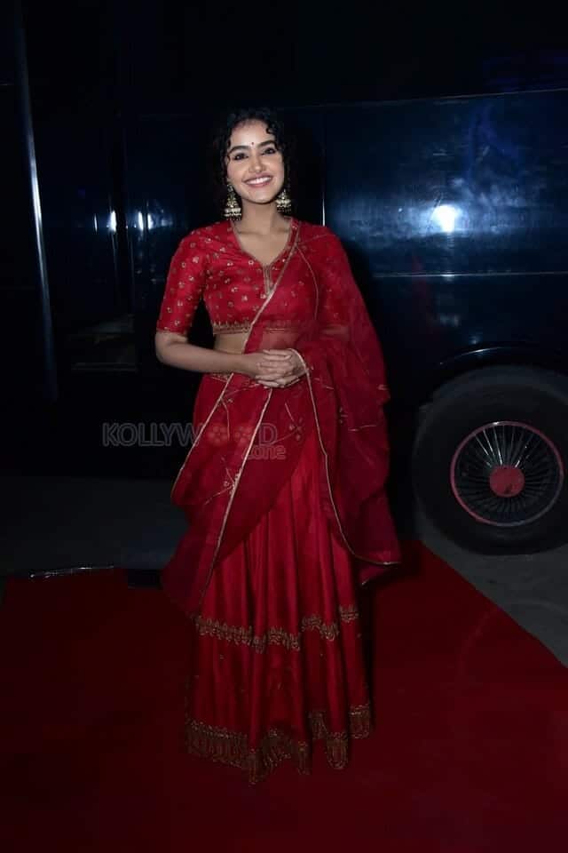 Actress Anupama Parameswaran at 18 Pages Movie Pre Release Event Photos 08