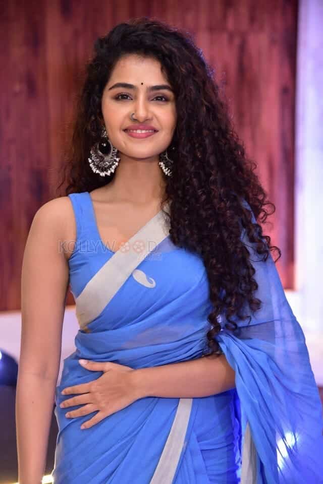 Actress Anupama Parameswaran at 18 Pages Movie Song Launch Photos 08