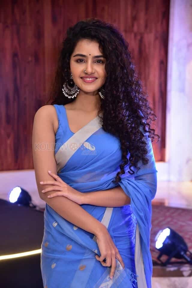 Actress Anupama Parameswaran at 18 Pages Movie Song Launch Photos 09