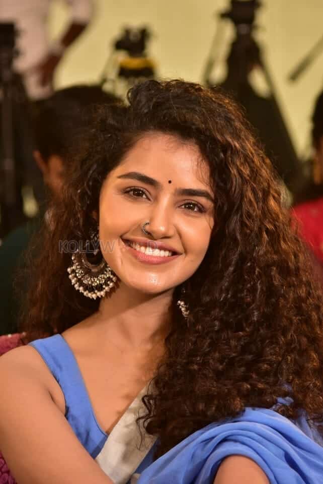 Actress Anupama Parameswaran at 18 Pages Movie Song Launch Photos 13