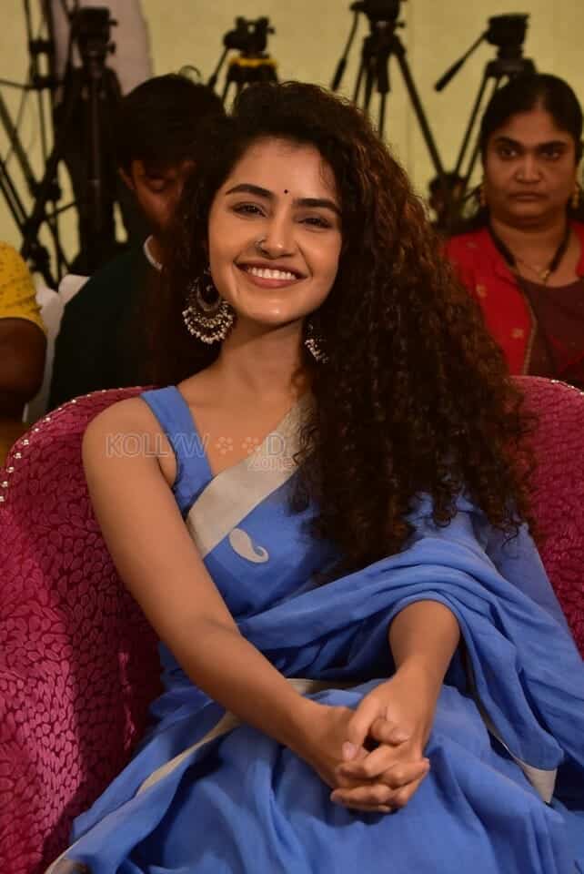 Actress Anupama Parameswaran at 18 Pages Movie Song Launch Photos 14