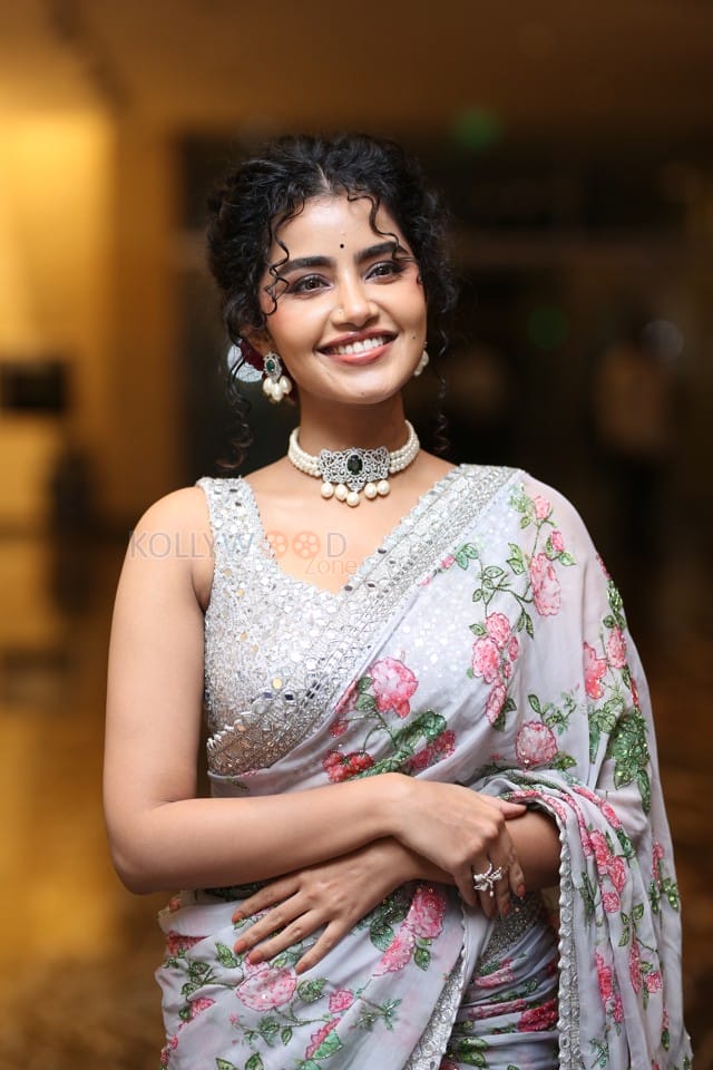 Actress Anupama Parameswaran at Eagle Movie Pre Release Event Photos 09