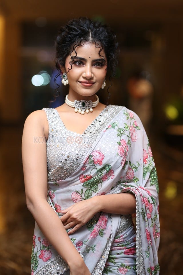 Actress Anupama Parameswaran at Eagle Movie Pre Release Event Photos 12