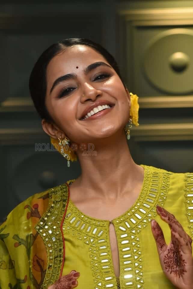 Actress Anupama Parameswaran at The Story Of a Beautiful Girl Movie First Look Launch Photos 06