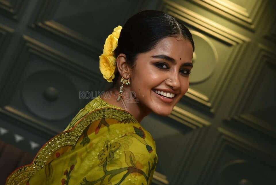 Actress Anupama Parameswaran at The Story Of a Beautiful Girl Movie First Look Launch Photos 09