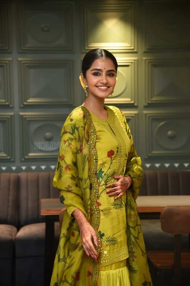 Actress Anupama Parameswaran at The Story Of a Beautiful Girl Movie First Look Launch Photos 15