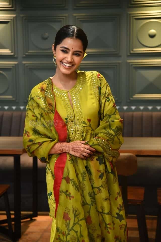 Actress Anupama Parameswaran at The Story Of a Beautiful Girl Movie First Look Launch Photos 16