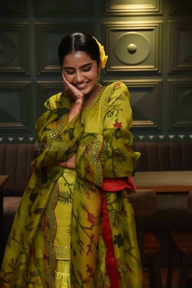 Actress Anupama Parameswaran at The Story Of a Beautiful Girl Movie First Look Launch Photos 27