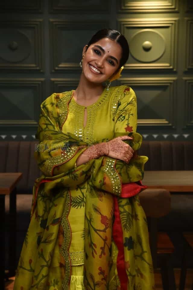 Actress Anupama Parameswaran at The Story Of a Beautiful Girl Movie First Look Launch Photos 28