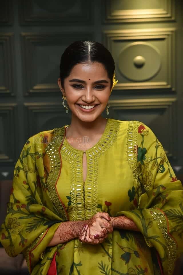 Actress Anupama Parameswaran at The Story Of a Beautiful Girl Movie First Look Launch Photos 29