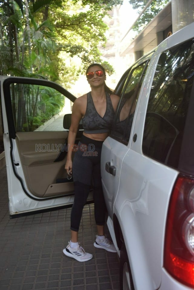 Actress Daisy Shah spotted at Boxing Class in Andheri Pictures