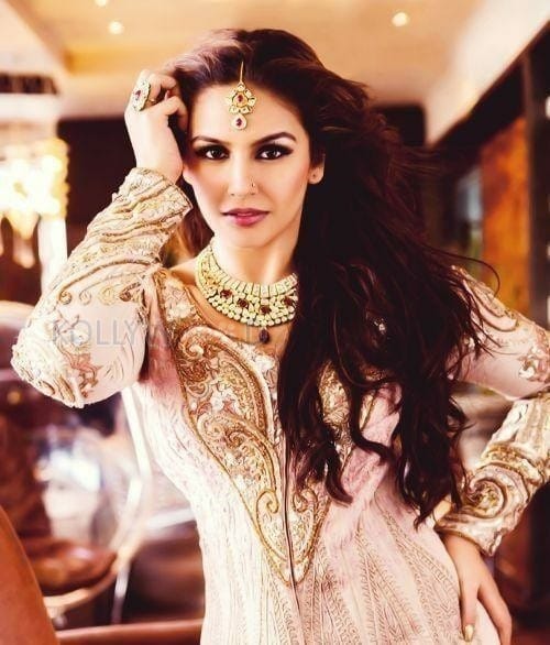Actress Huma Qureshi Hot Photos
