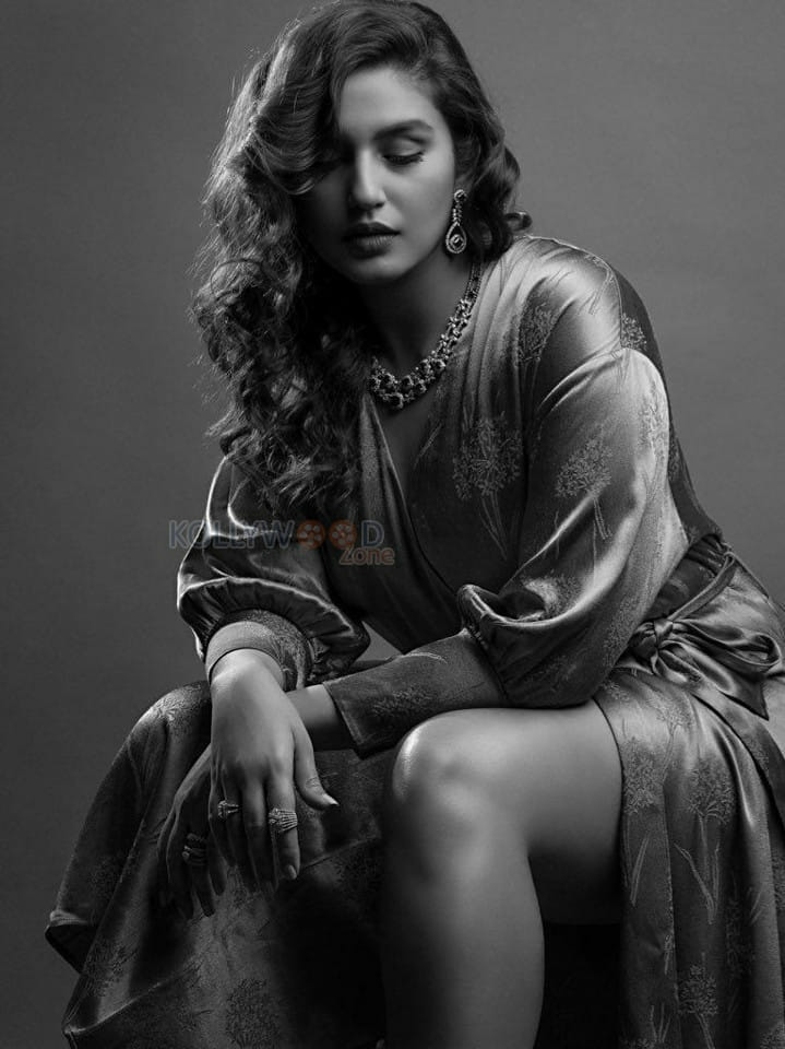 Actress Huma Qureshi Hot Photos