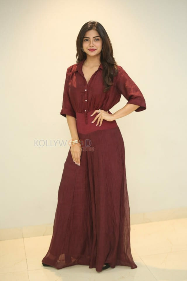 Actress Kashmira Paradesi At Atnartanasala Teaser Launch Photos