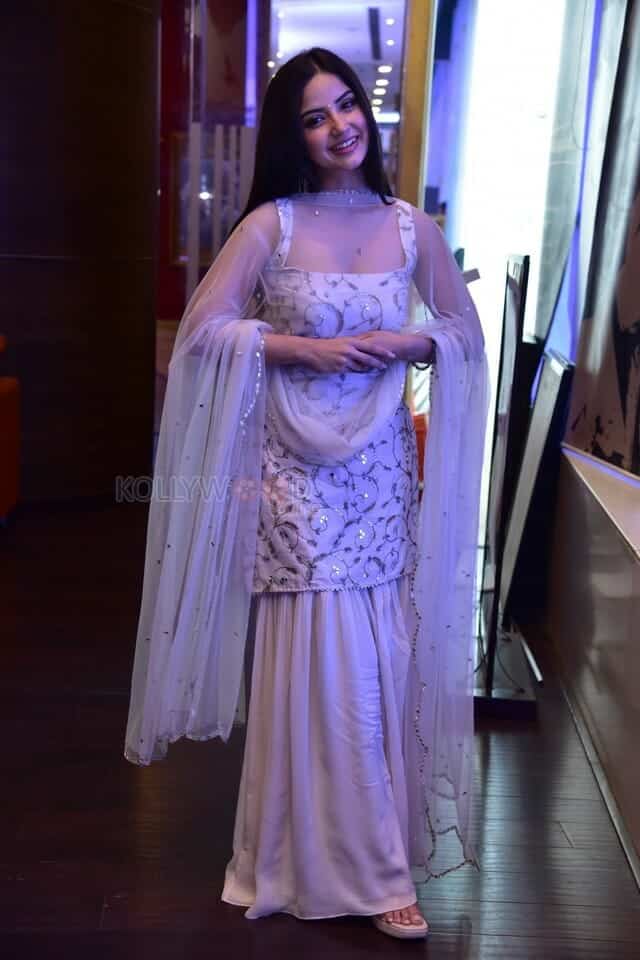 Actress Kashmira Pardeshi at Vinaro Bhagyamu Vishnu Katha Movie Teaser Launch Photos 16