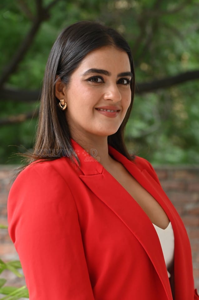 Actress Kavya Thapar at Double Ismart Interview Pictures 35