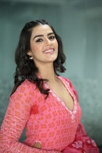 Actress Kavya Thapar At Eagle Movie Interview Photos 60 (290969