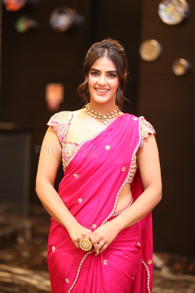 Actress Kavya Thapar at Viswam Movie Pre Release Event Pictures 13
