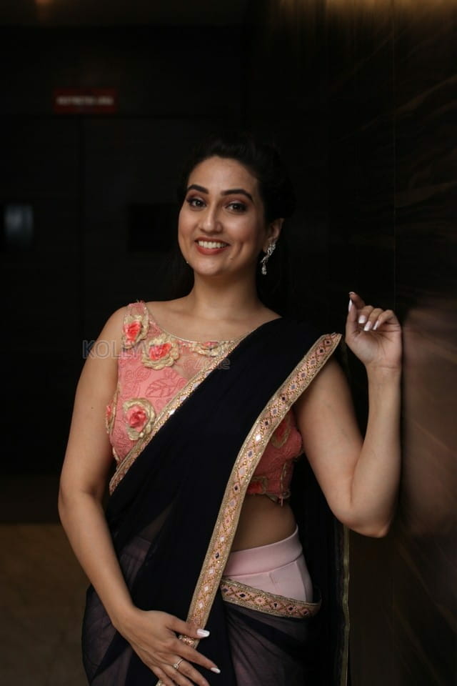 Actress Manjusha At Ninu Veedani Needanu Nene Pre Release Event Pictures