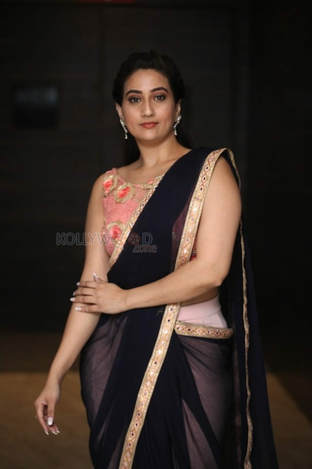 Actress Manjusha At Ninu Veedani Needanu Nene Pre Release Event Pictures