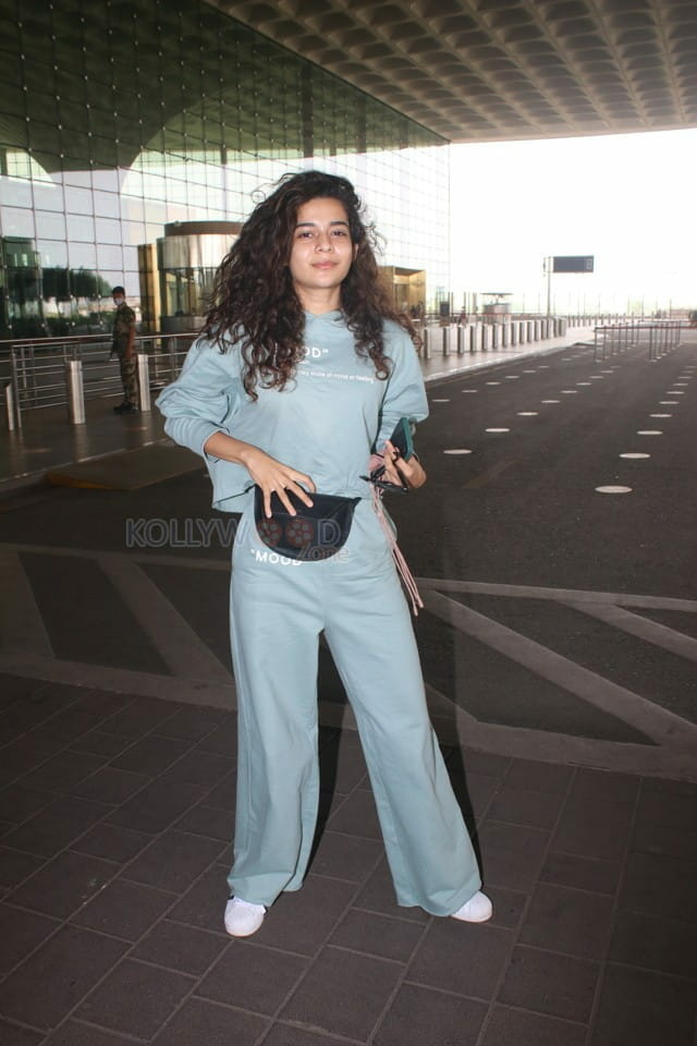 Actress Mithila Palkar at Airport Pictures