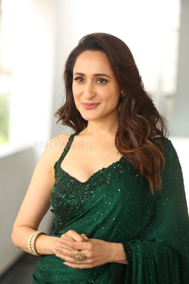Actress Pragya Jaiswal at Daaku Maharaaj Interview Photos 08