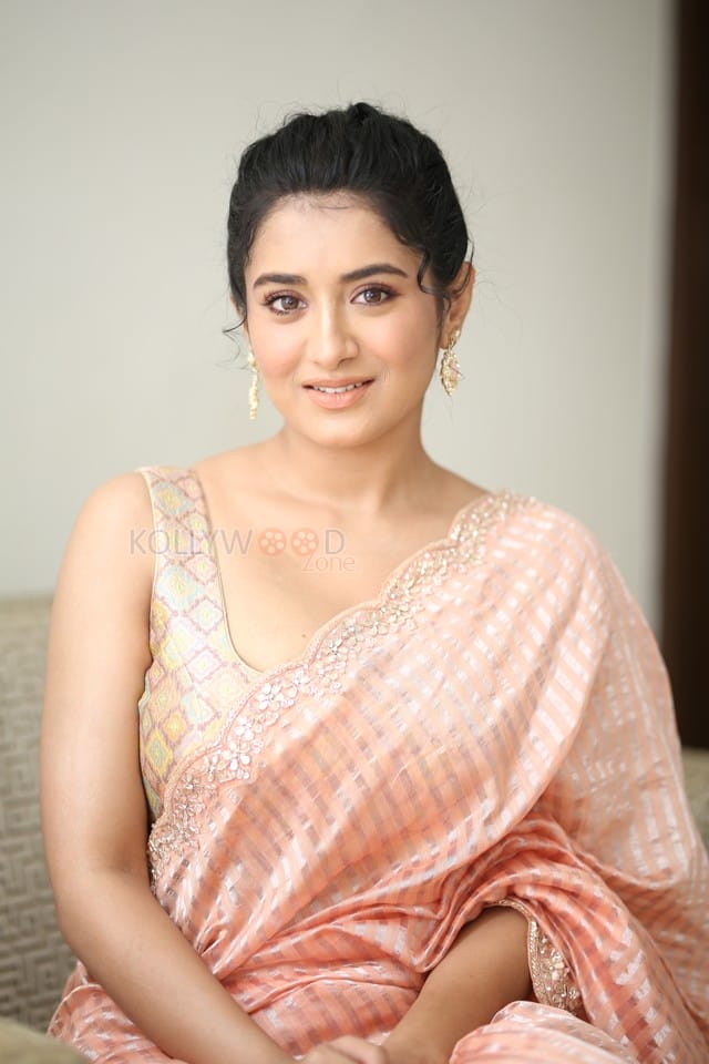 Actress Rashi Singh at Bhoothaddam Bhaskar Narayana Trailer Launch Pictures 01