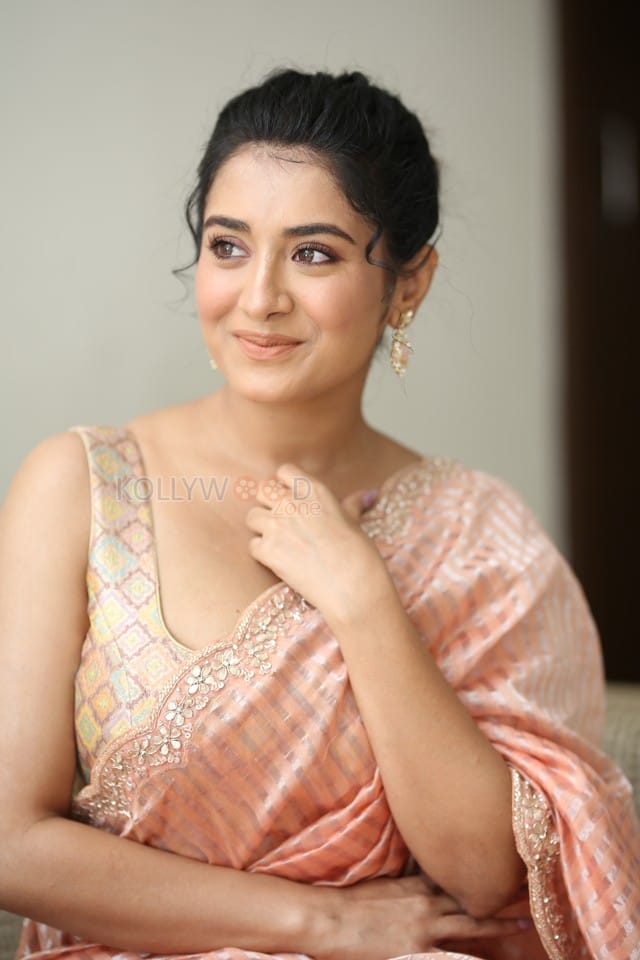 Actress Rashi Singh at Bhoothaddam Bhaskar Narayana Trailer Launch Pictures 05
