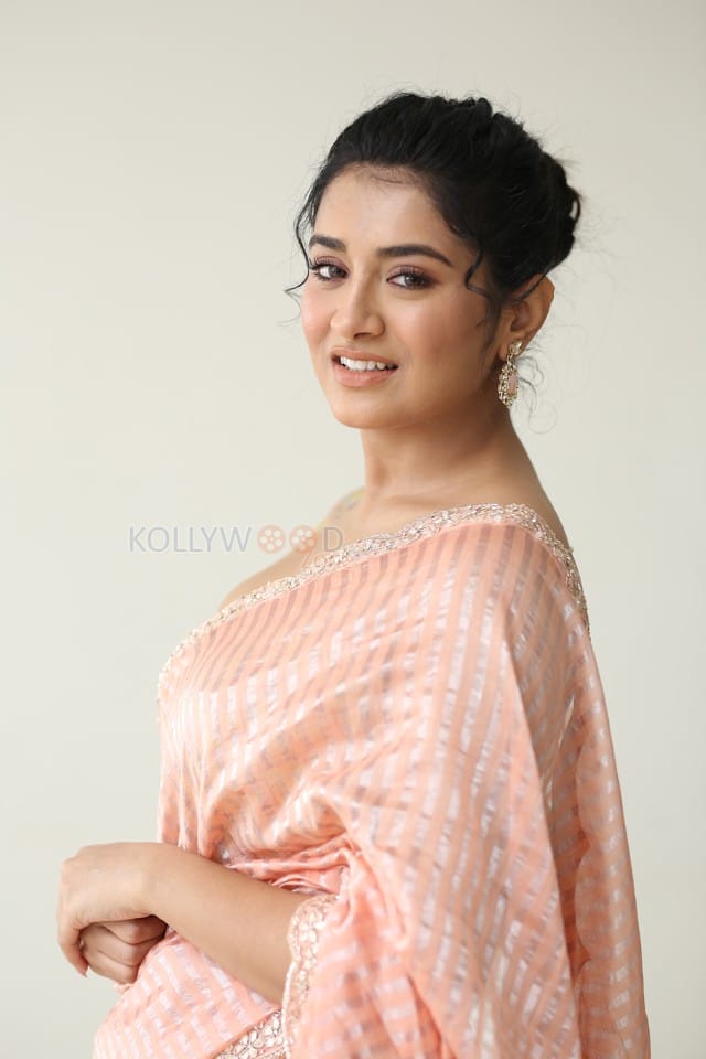 Actress Rashi Singh at Bhoothaddam Bhaskar Narayana Trailer Launch Pictures 17