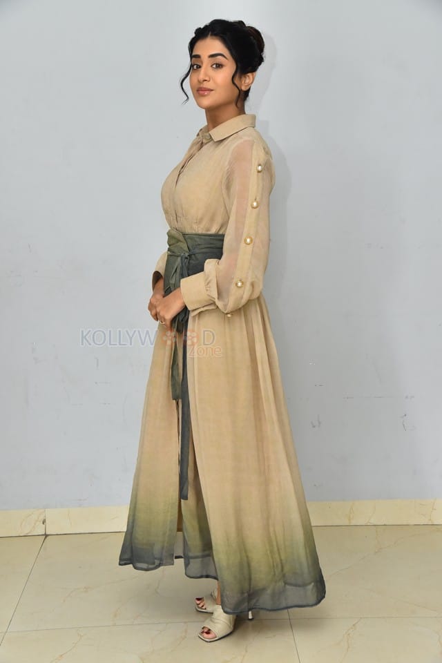 Actress Rashi Singh at PanchMinar Movie Success Meet Photos 19