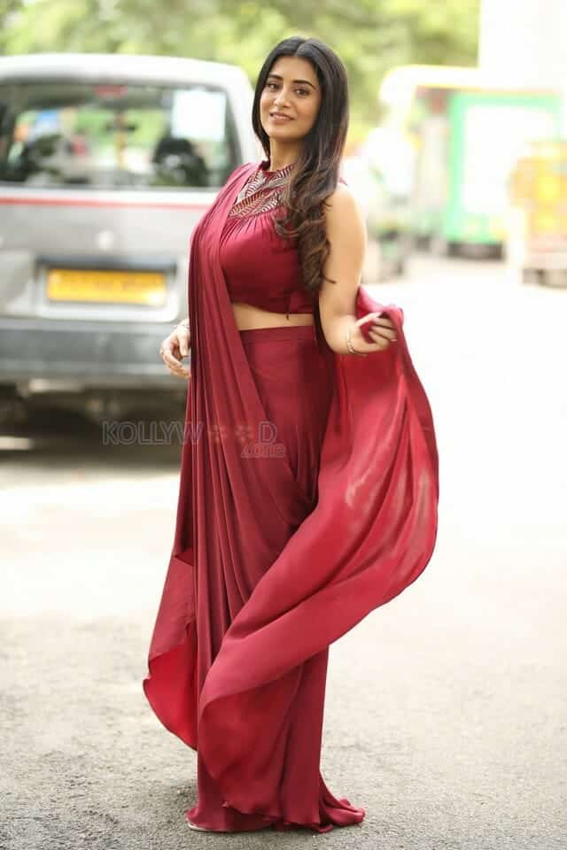 Actress Rashi Singh at Papam Pasivadu Web Series Trailer Launch Photos 15